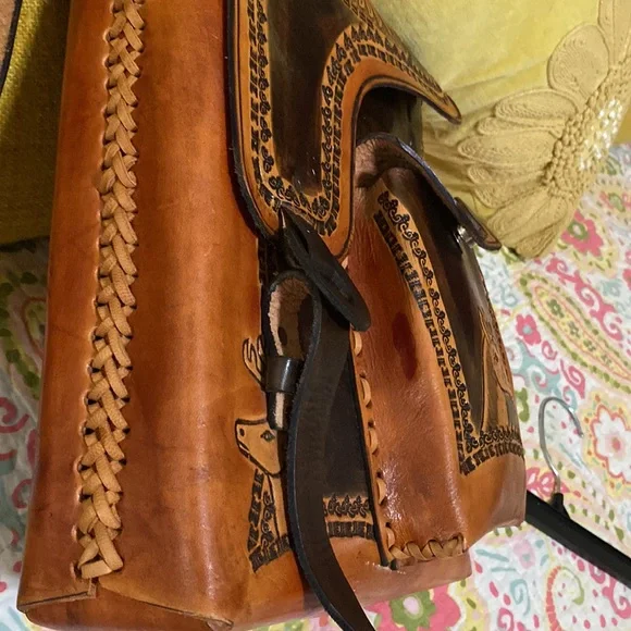 Genuine leather shoulder bag large to carry iPad and more